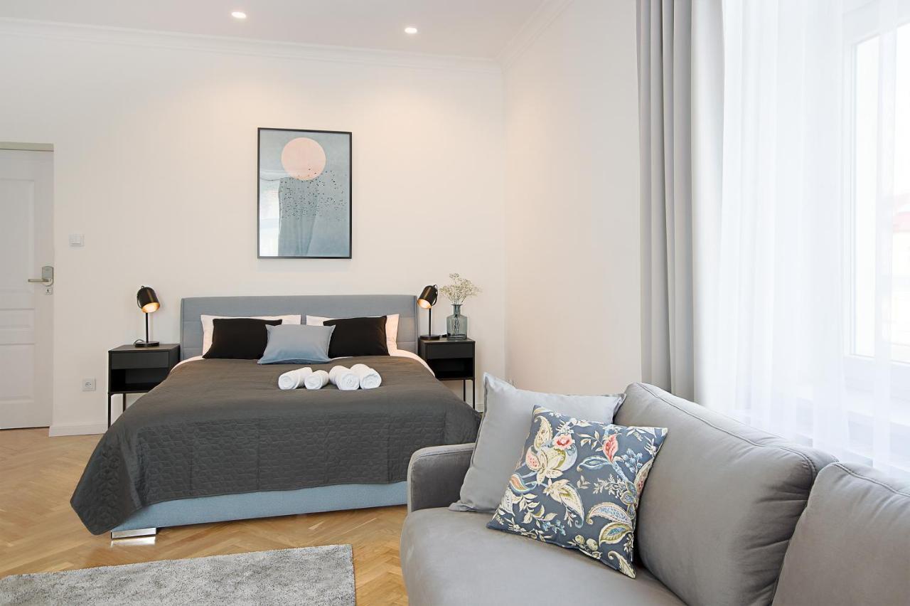 Apartment Wanderlust *